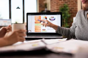 ¿Qué elementos debe tener una página web profesional para atraer y convertir clientes?