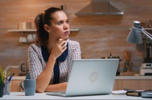 ¿Solo redes sociales o también un sitio web? Descubre qué impulsa más tu negocio